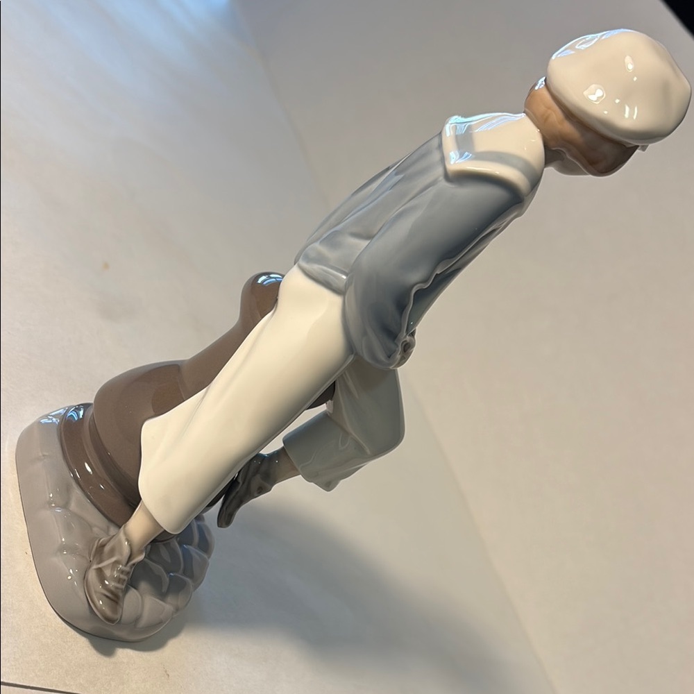 Lladro Sailor Boy with Yacht - Picture 6 of 6